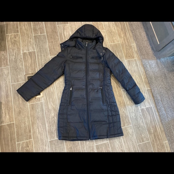 Micheal kors puffer coat size medium black zips with removable hood - Picture 15 of 16